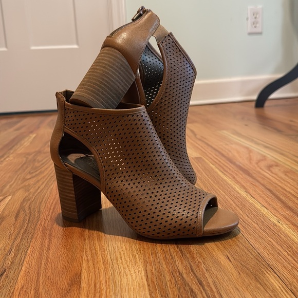 Aerosoles Heelrest shoes size 7 - Picture 3 of 9